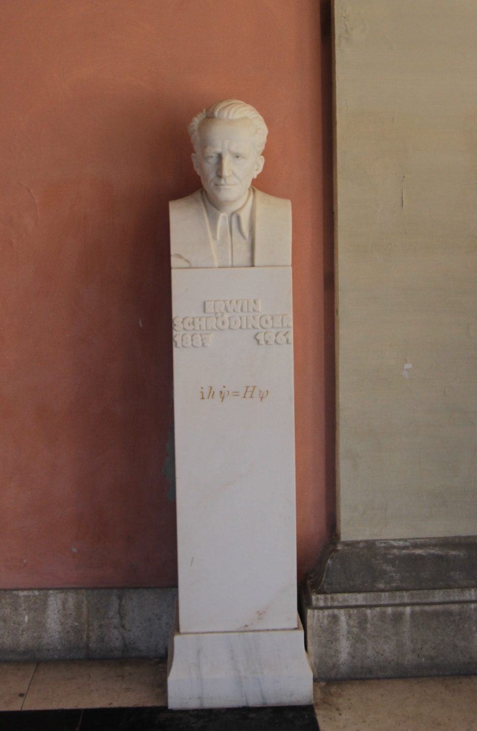 Erwin Schrodinger's bust, Medical monuments, UNI Vienna (90)..jpg